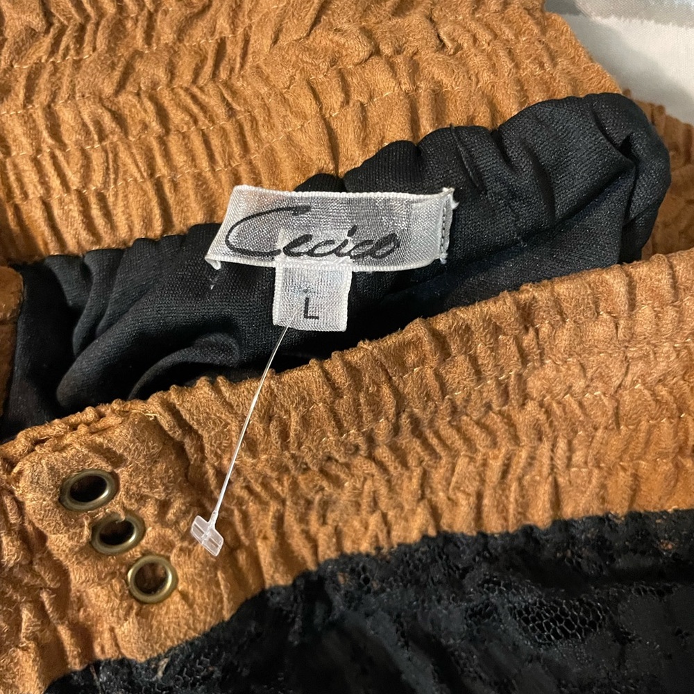 Beautiful black lace skirt - Picture 3 of 6